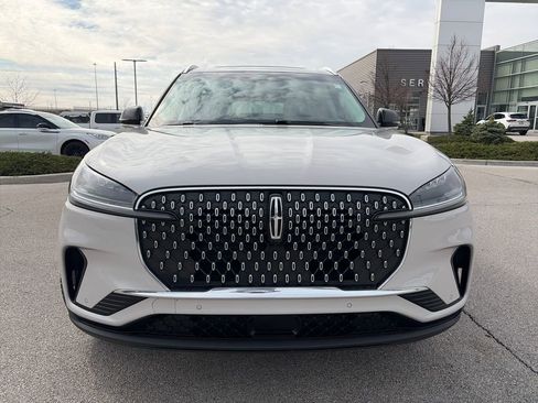 Used 2025 Lincoln Aviator AWD w/ Equipment Group 101A image 2