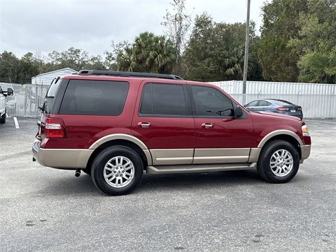 Used 2013 Ford Expedition XLT image 2