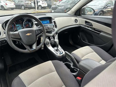 Used 2014 Chevrolet Cruze LS image 12
