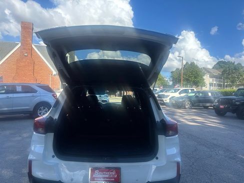 Used 2021 Chevrolet TrailBlazer RS w/ Convenience Package FWD image 12