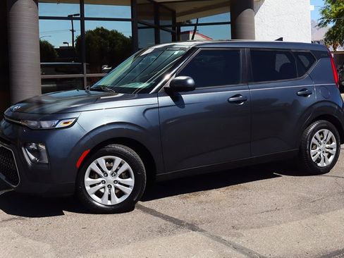 Used 2021 Kia Soul LX image 4