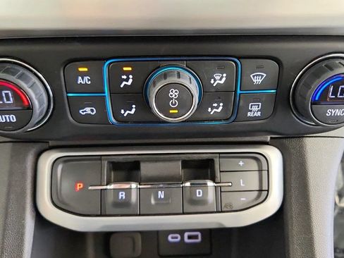 Used 2022 GMC Acadia SLE FWD image 22