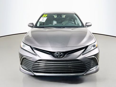 Used 2021 Toyota Camry XLE image 11