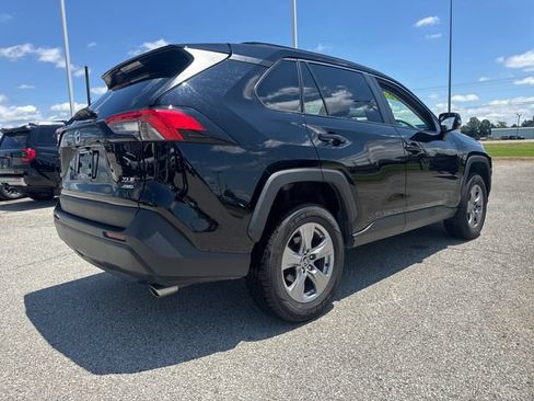 Used 2025 Toyota RAV4 XLE AWD/4WD image 8