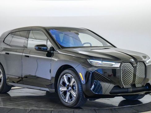 Used 2023 BMW iX xDrive50 w/ Sport Package AWD/4WD image 5