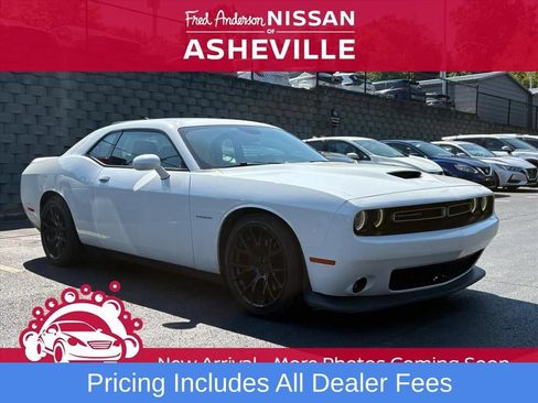 Used 2020 Dodge Challenger R/T RWD image 1