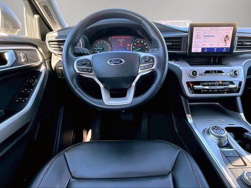 Used 2024 Ford Explorer XLT w/ Equipment Group 202A image 8