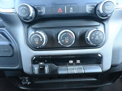 Used 2024 RAM 2500 Big Horn AWD/4WD image 20