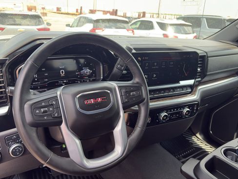 Used 2024 GMC Sierra 1500 Elevation AWD/4WD image 9