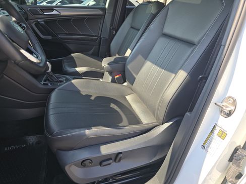 Certified 2024 Volkswagen Tiguan SE R-Line AWD/4WD image 21