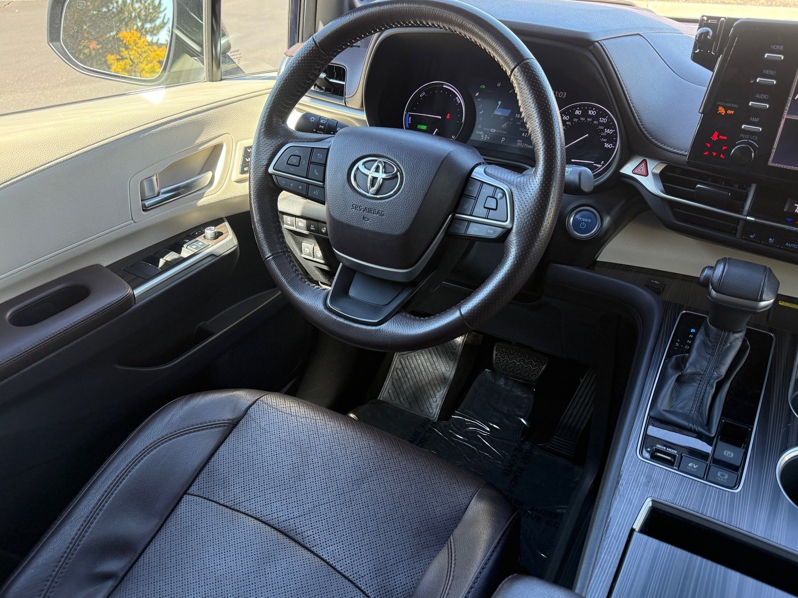 Used 2021 Toyota Sienna Platinum FWD image 44