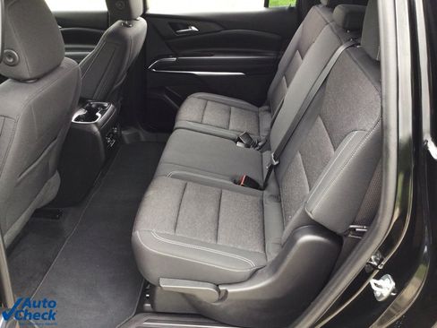 Used 2024 Chevrolet Traverse LS image 17