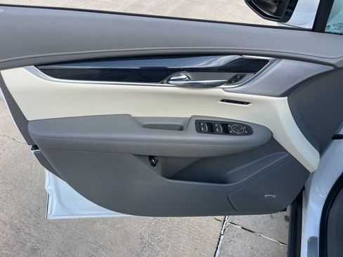 Used 2024 Cadillac XT6 Premium Luxury w/ Technology Package FWD image 13