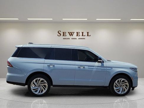 Used 2026 Lincoln Navigator Reserve AWD/4WD image 6