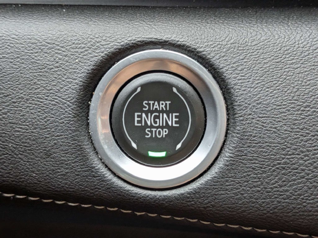 Used 2022 Cadillac Escalade Luxury w/ LPO, Floor Liner Package AWD/4WD image 29