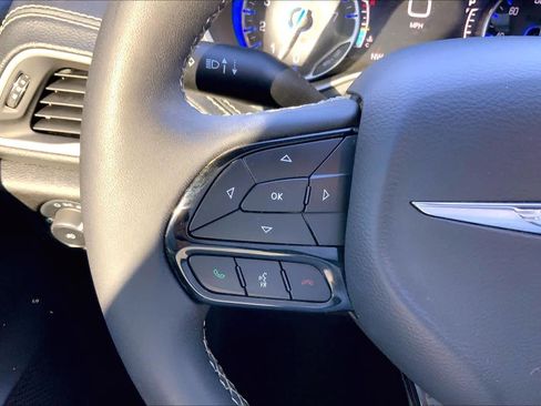 Used 2023 Chrysler Pacifica Touring-L w/ S Appearance Package image 22