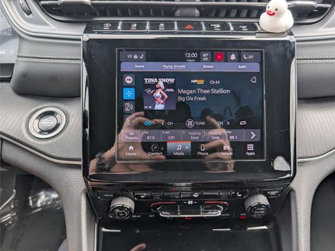 Used 2024 Jeep Grand Cherokee Laredo w/ Luxury Tech Group I RWD image 14