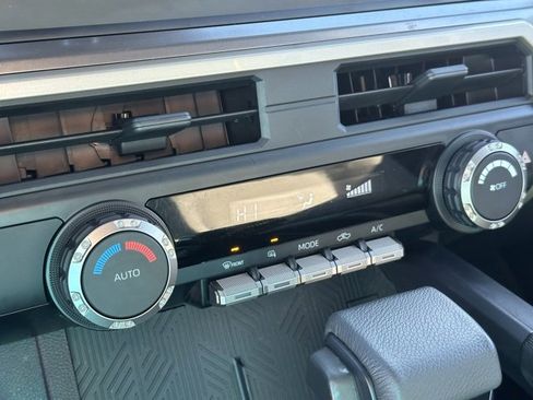 Used 2025 Toyota Tacoma TRD Off-Road image 11