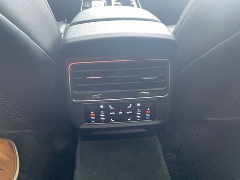 Used 2019 Audi Q8 Premium Plus w/ Premium Plus AWD/4WD image 9