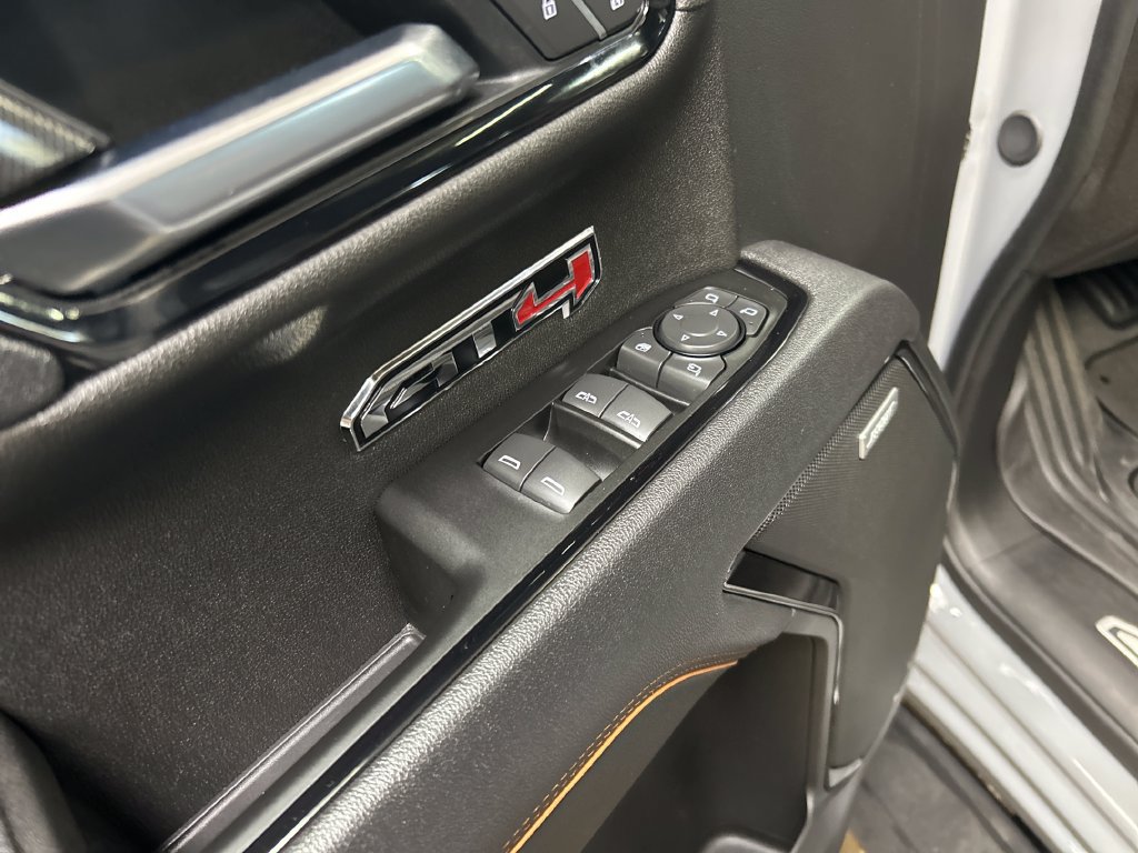 Used 2025 GMC Sierra 1500 AT4 w/ AT4 Premium Package AWD/4WD image 16