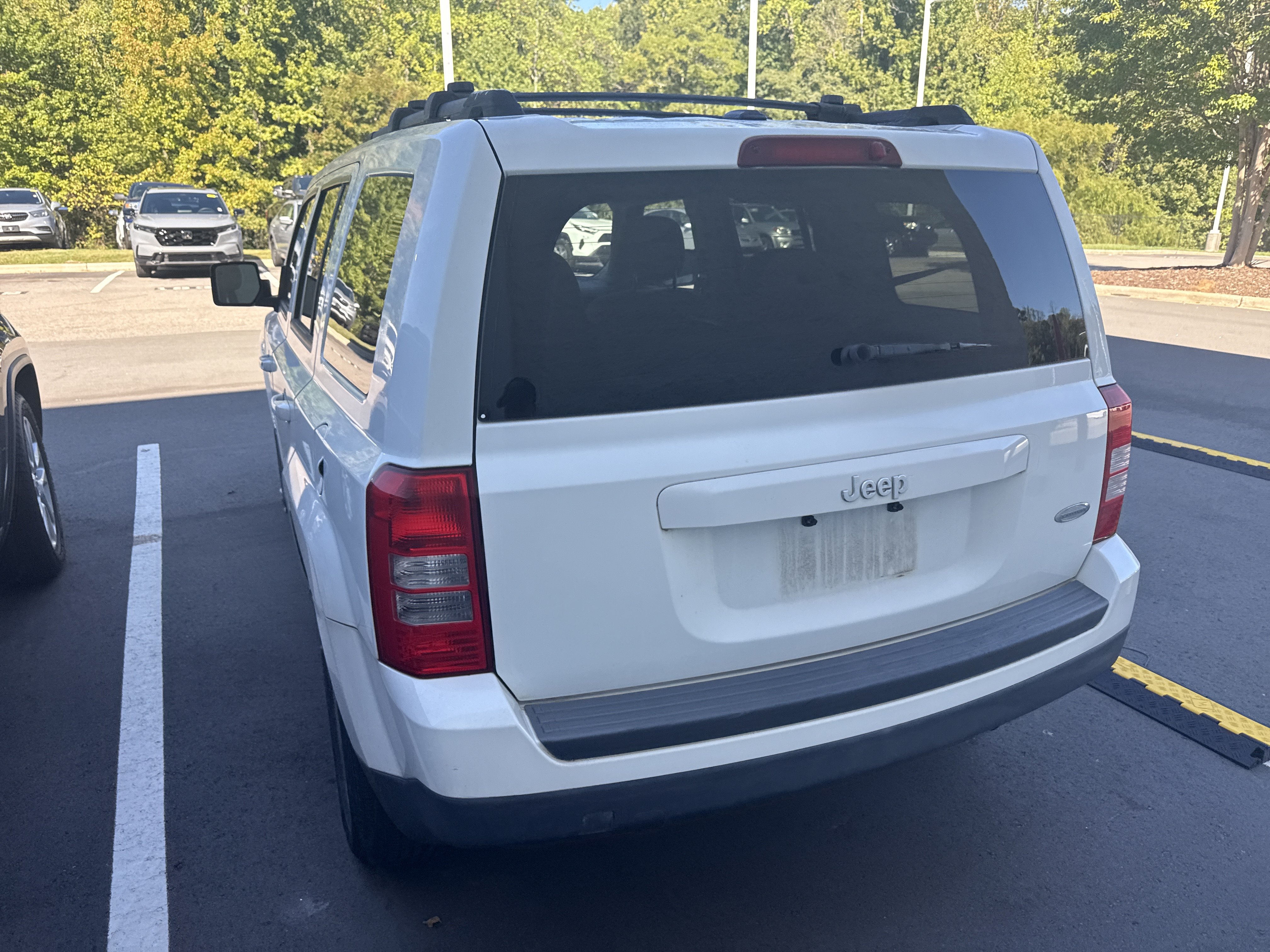 Used 2014 Jeep Patriot Latitude FWD image 9