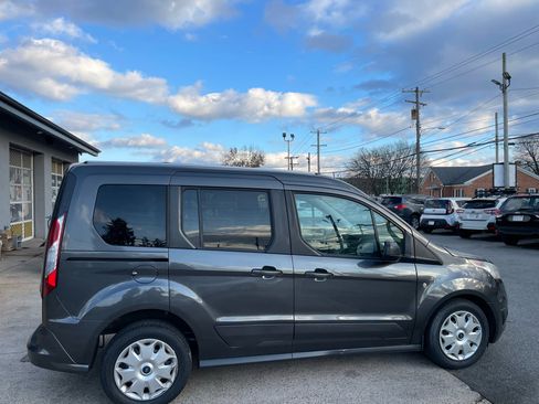 Used 2016 Ford Transit Connect XLT image 11
