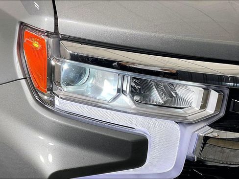 Used 2025 Chevrolet Silverado 1500 LT AWD/4WD image 40