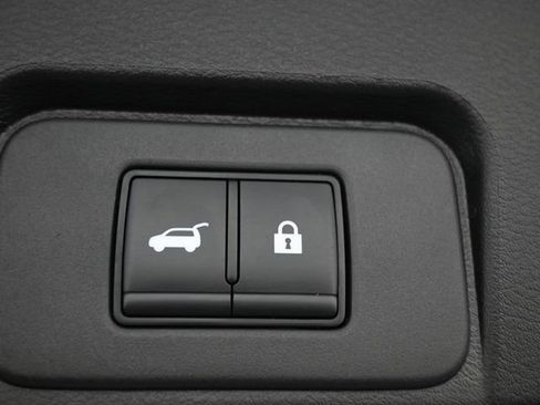 Used 2025 Nissan Rogue SV FWD image 12