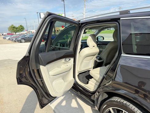 Used 2019 Volvo XC90 T6 Momentum w/ Advanced Package AWD/4WD image 17