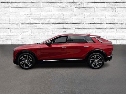 Certified 2024 Cadillac Lyriq Luxury AWD/4WD image 3