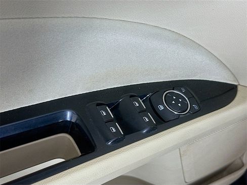 Used 2015 Ford Fusion SE image 17