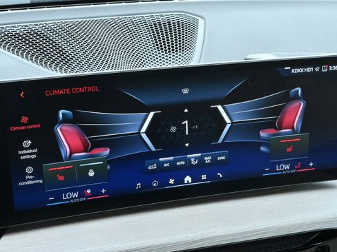 Certified 2025 BMW 330i Sedan RWD image 19