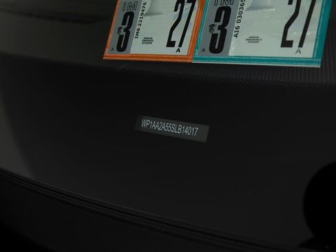 Certified 2025 Porsche Macan AWD/4WD image 41