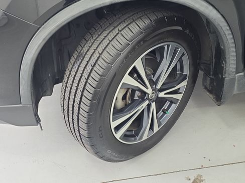 Certified 2019 Nissan Rogue SV w/ Sun & Sound Touring Package image 32