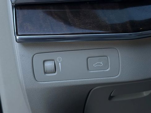 Used 2016 Volvo XC90 T6 Momentum w/ Momentum Plus Package image 40