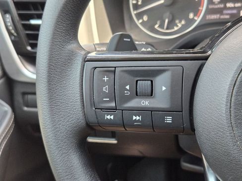 Used 2022 Nissan Rogue SV image 25