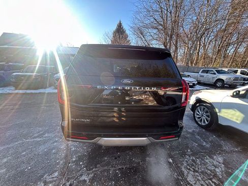 Used 2025 Ford Expedition Platinum image 6