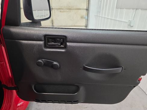 Used 2003 Jeep Wrangler X image 30