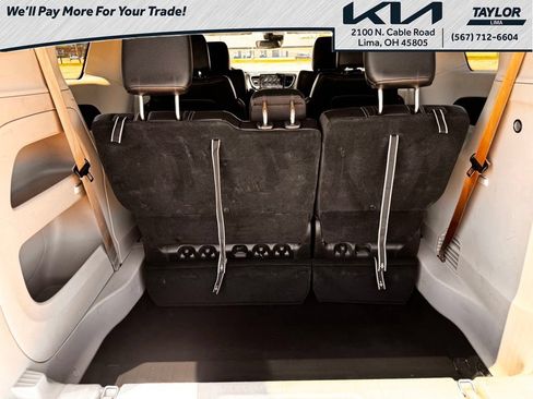 Used 2023 Chrysler Pacifica Touring-L FWD image 19