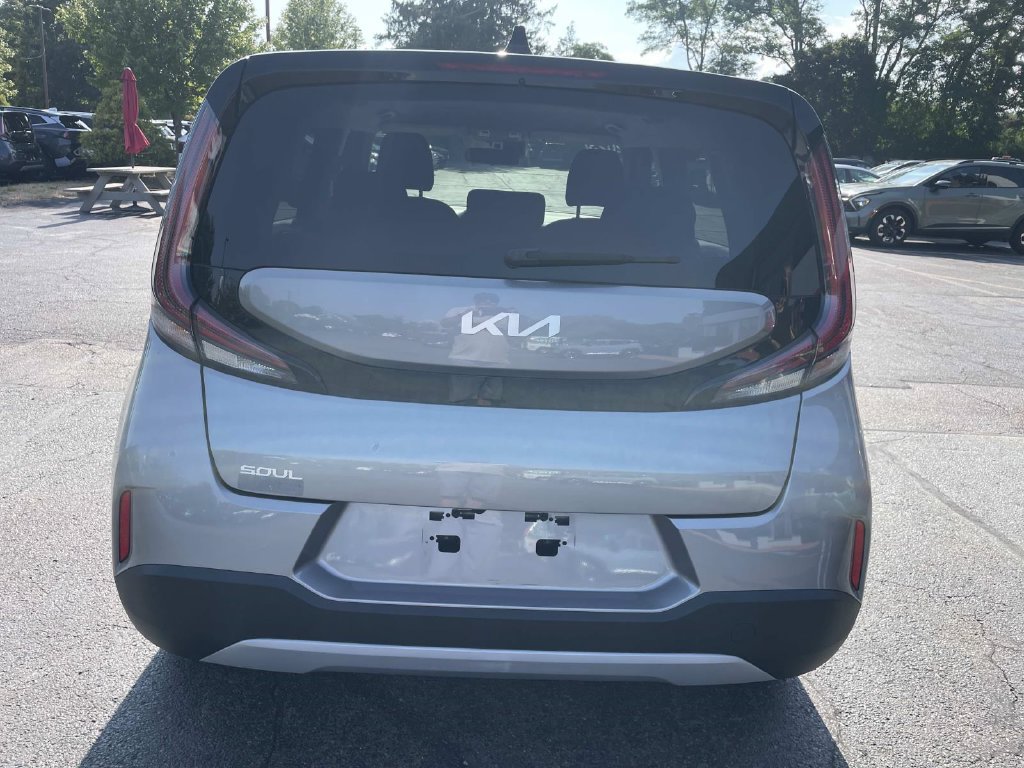 Used 2023 Kia Soul LX FWD image 4
