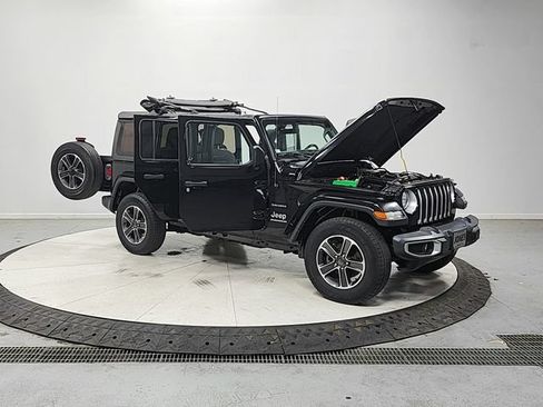 Used 2023 Jeep Wrangler Unlimited Sahara w/ Cold Weather Group AWD/4WD image 9