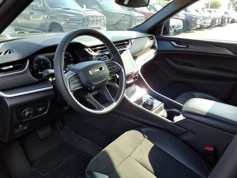 Used 2024 Jeep Grand Cherokee Altitude AWD/4WD image 8