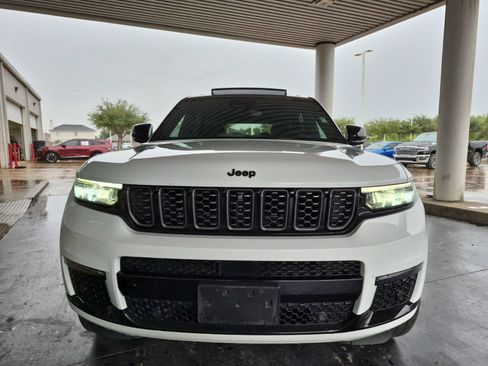 Used 2023 Jeep Grand Cherokee L Summit w/ High Altitude Package AWD/4WD image 3