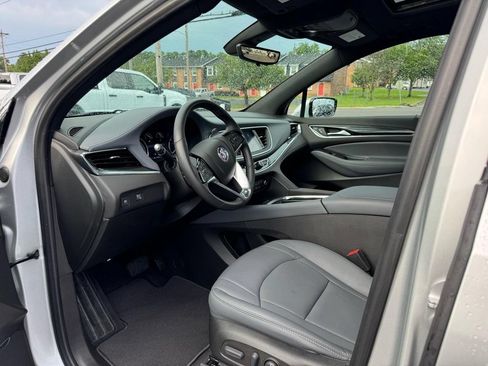 Used 2022 Buick Enclave Essence w/ Experience Buick Package FWD image 19