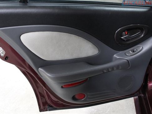 Used 2005 Pontiac Bonneville GXP image 23