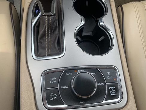 Used 2018 Jeep Grand Cherokee Overland image 19