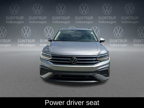 Used 2022 Volkswagen Tiguan SE w/ Panoramic Sunroof Package FWD image 11