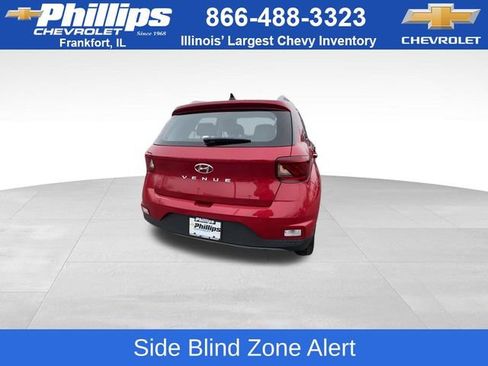 Used 2022 Hyundai Venue Limited image 8
