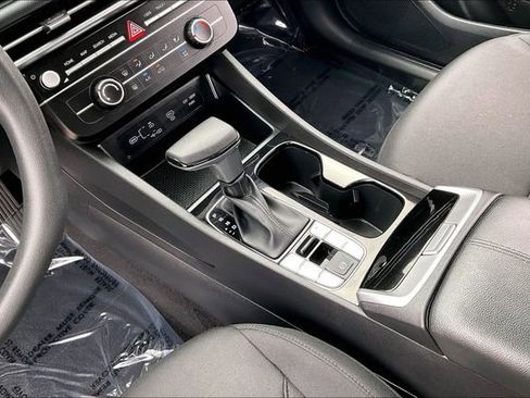 Certified 2025 Hyundai Tucson SE FWD image 17