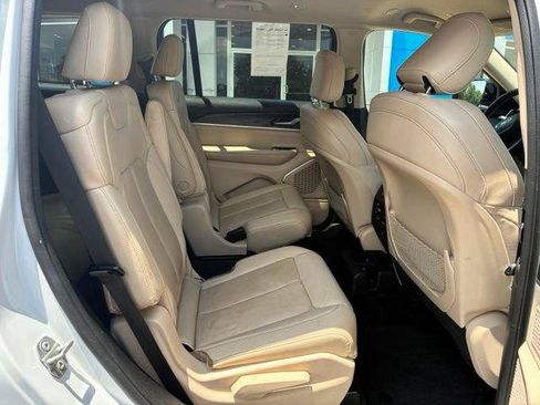 Used 2022 Jeep Grand Cherokee L Limited RWD image 10